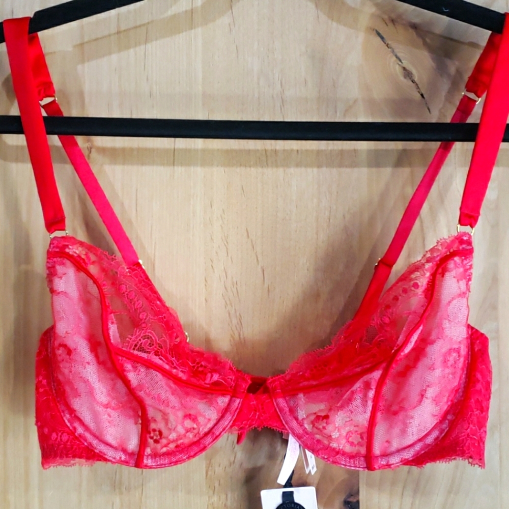 NWT! VICTORIAS SECRET LACE WIRE CUP DEMI BRA